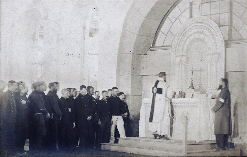 Katholischer Gottesdienst im Kriegsgefangenenlager Golzern.