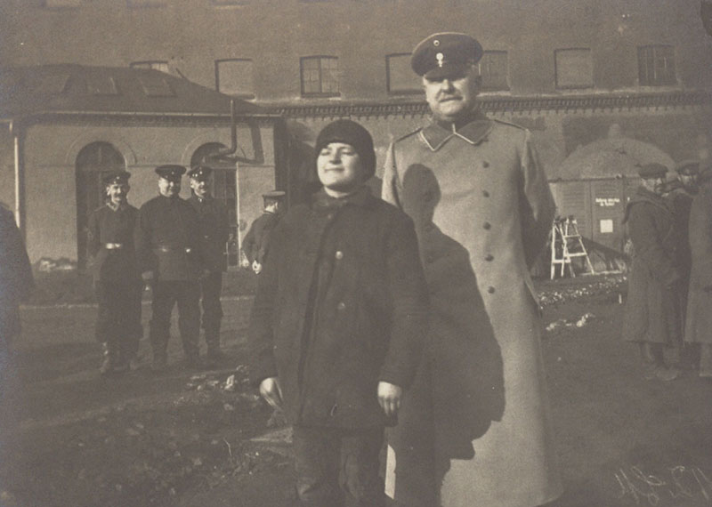 Seit März 1915 befanden sich 218 russische Zivilisten im Kriegsgefangenenlager Golzern, darunter zwei Jungen im Alter von acht und zehn Jahren. Sie waren wegen Sabotageakte, dem Verdacht auf Spionage und Ähnlichem interniert worden.