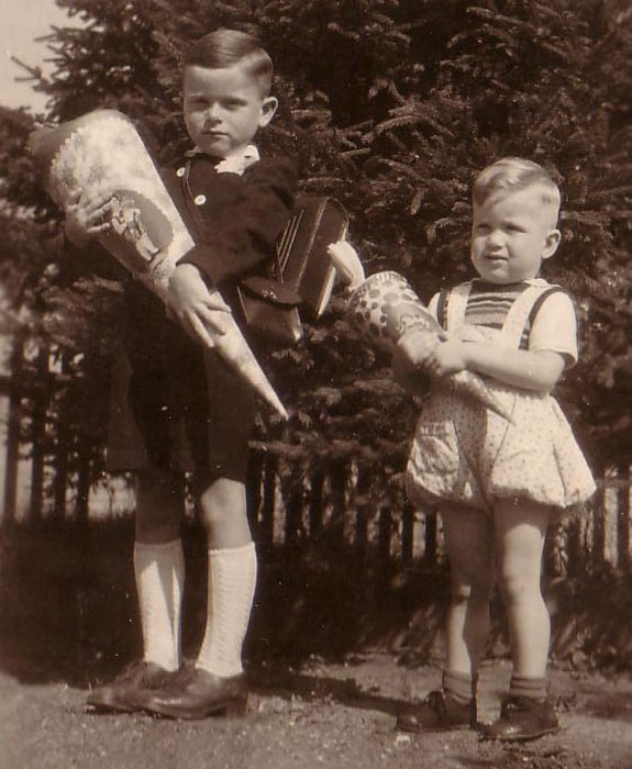 Schulanfang von Andreas und Dieter Rost, 1946