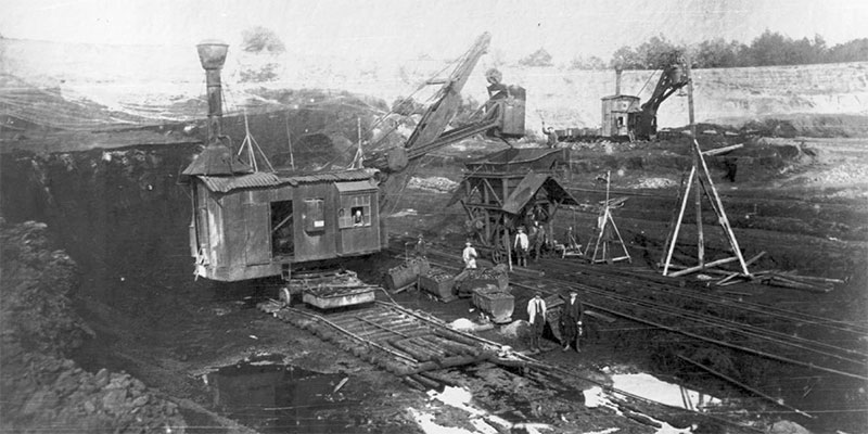 Tagebau „Dora-Helene“ Großzössen, 1922. Maschinelle Kohlegewinnung im Oberflöz mit Dampflöffelbagger. Foto: Kappler/Naß