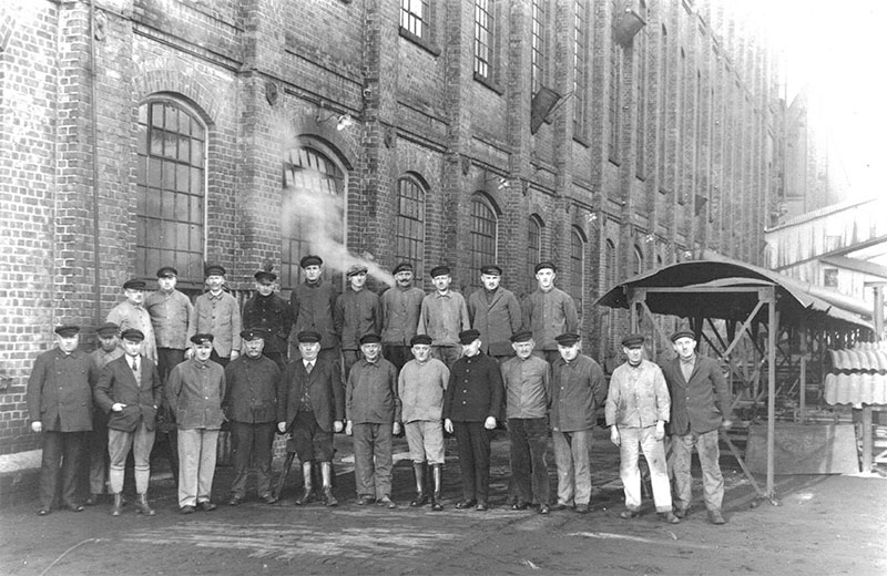Bornaer Braunkohlewerke AG, Brikett-Pressenhaus, 1930, Aufsichtspersonal, Presser, Mühlen- und Trockenwärter. Foto: Bormann