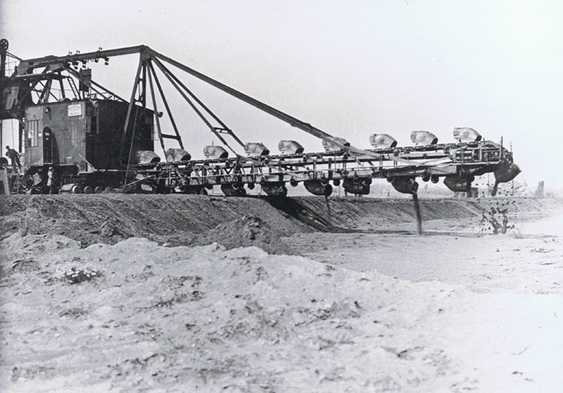 Tagebau Haselbach 1931. Eimerkettenabsetzer Ende der Wiederauffüllung „Westseite“ Foto: Kappler